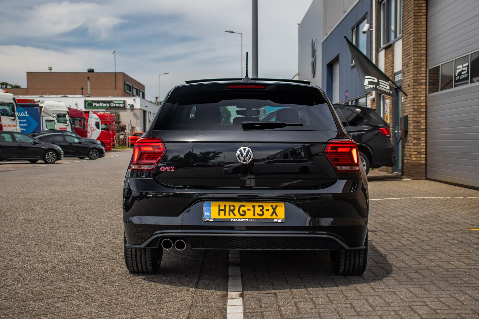 45359398-4.jpg
