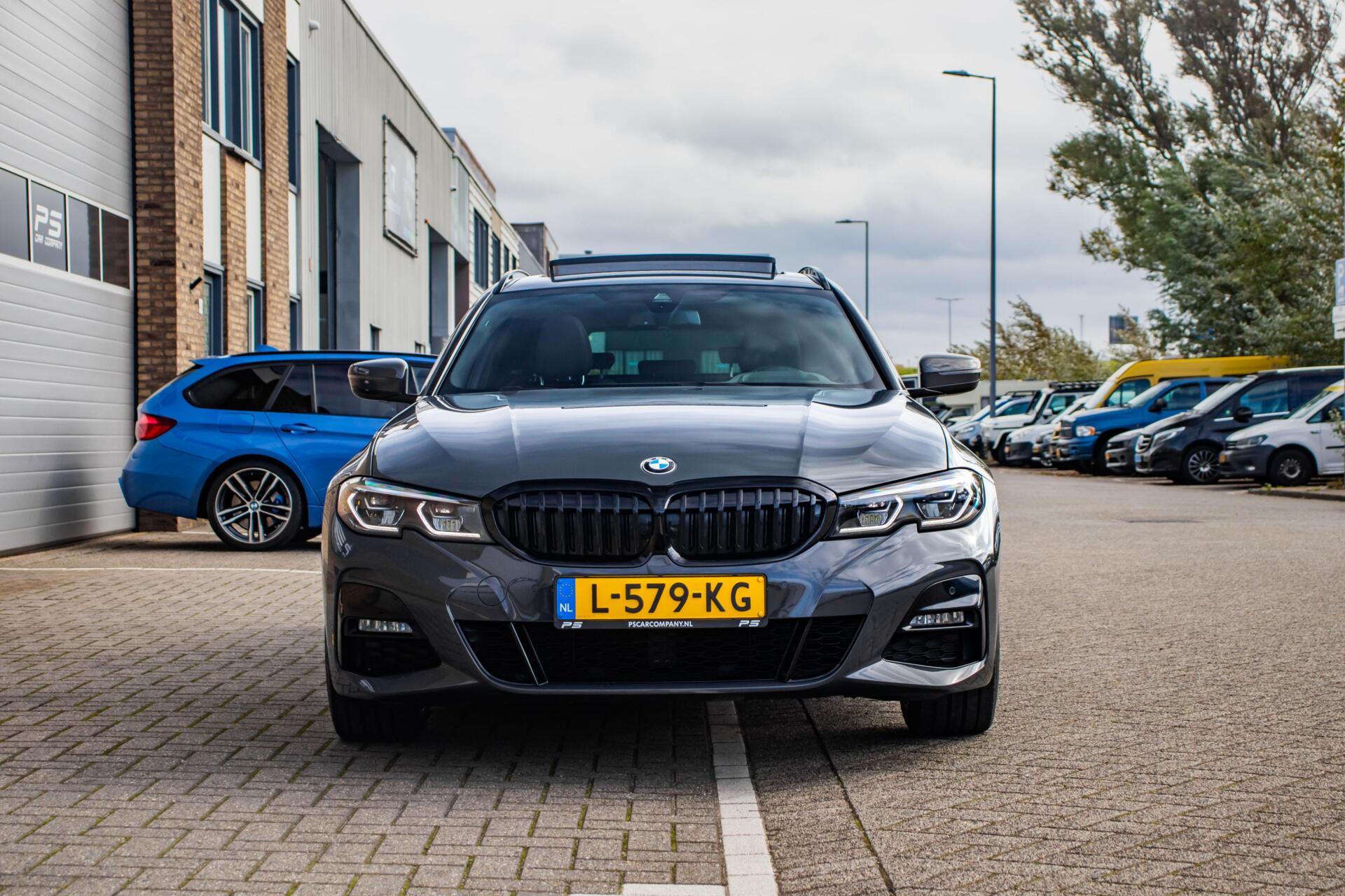 47739085-8.jpg