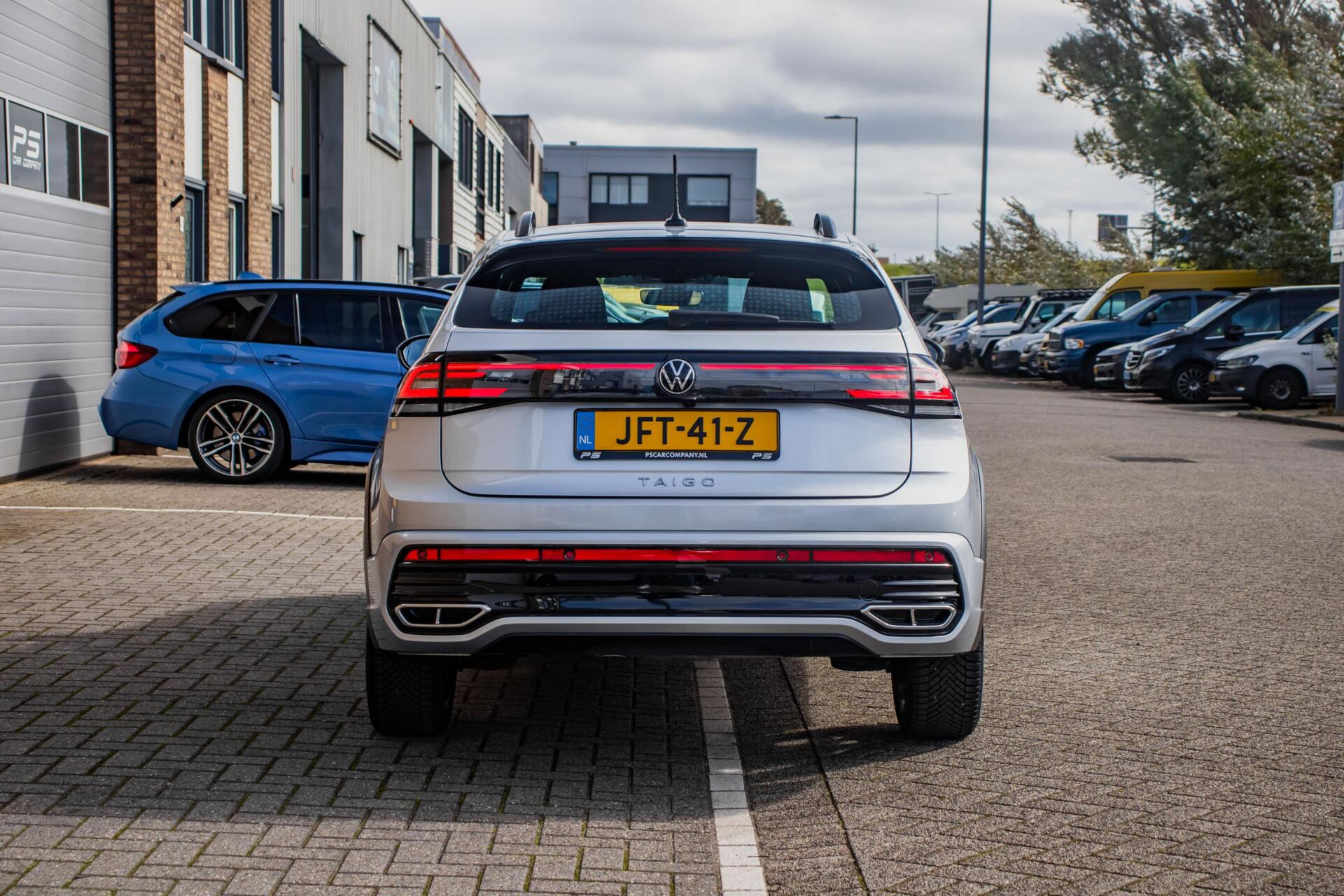 47789658-4.jpg