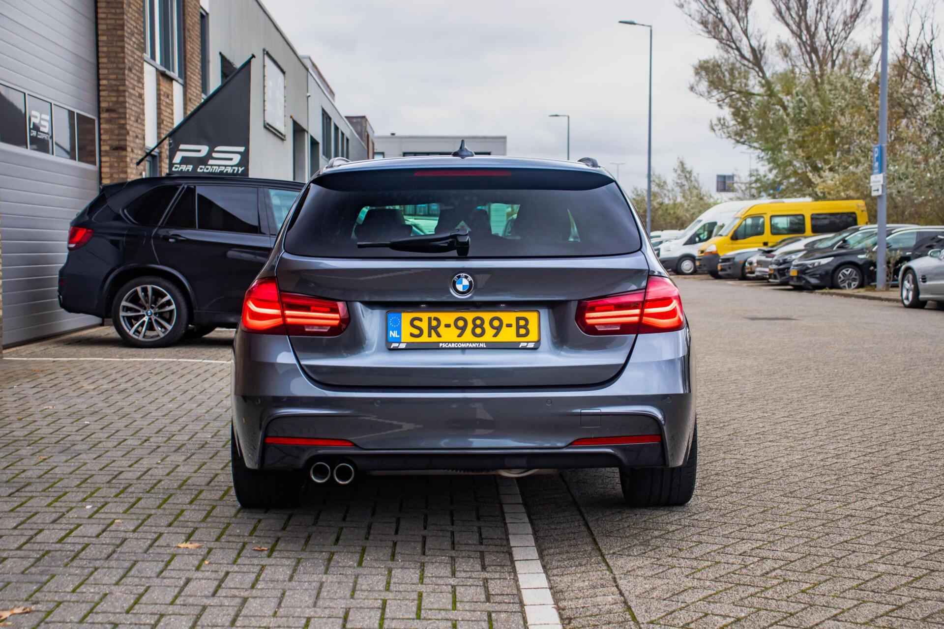 48514454-4.jpg